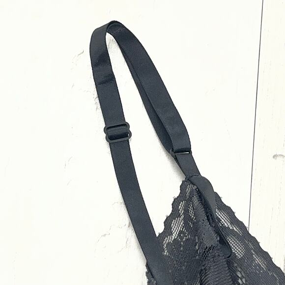 Vintage Black Vanity Fair Lace Trim V-Neck Nylon USA Adjustable  Full Slip Small - Picture 7 of 9